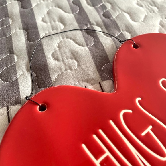 Rae Dunn Valentine’s Heart Sign - Picture 2 of 3